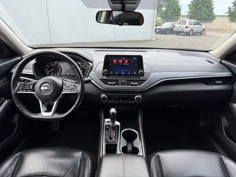 Used 2023 Nissan Altima 2.5 SR FWD image 11