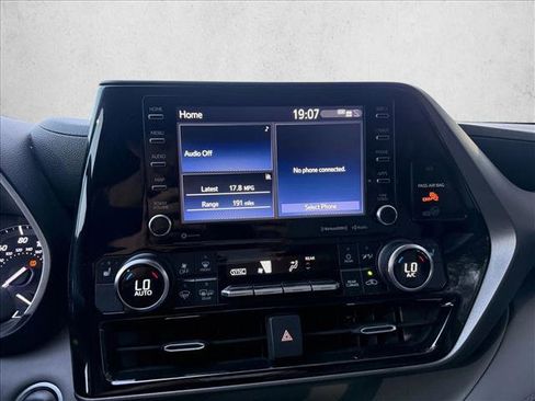Used 2021 Toyota Highlander XLE FWD image 26