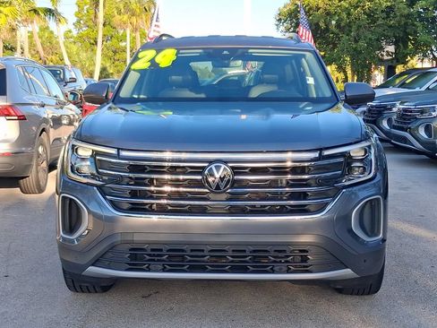 Used 2024 Volkswagen Atlas SE w/ Black Wheel Package FWD image 2