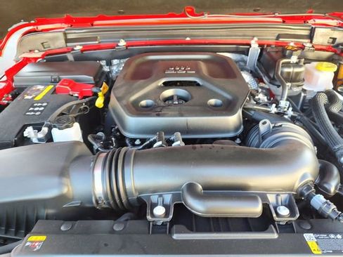 Certified 2025 Jeep Wrangler Unlimited Sahara image 33