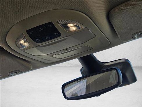 Used 2023 Chrysler Pacifica Touring-L FWD image 19