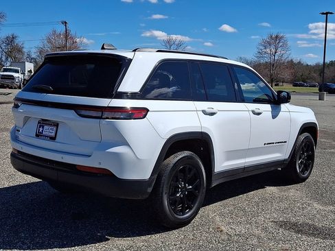 Used 2024 Jeep Grand Cherokee Altitude AWD/4WD image 12