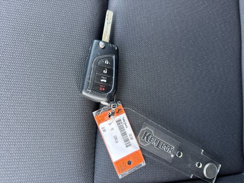 Used 2025 Toyota Corolla LE FWD image 31