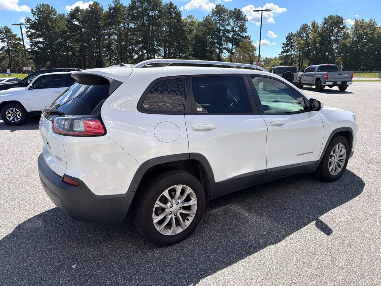Used 2021 Jeep Cherokee Latitude FWD image 8
