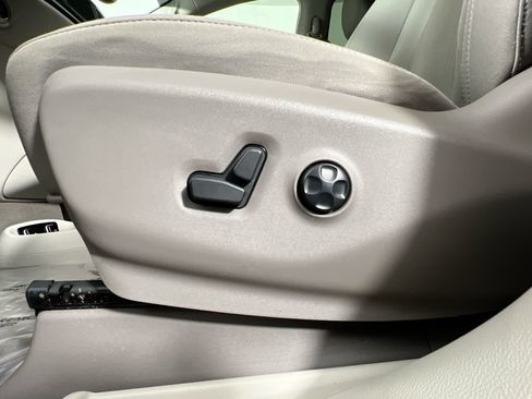 Used 2018 Chrysler Pacifica Touring Plus FWD image 13