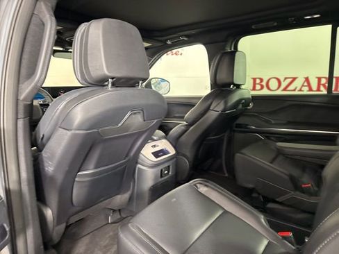 Used 2025 Lincoln Navigator L Reserve w/ Jet Appearance Package image 14