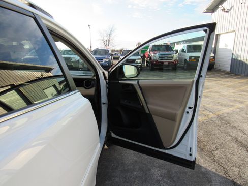 Used 2013 Toyota RAV4 XLE image 22