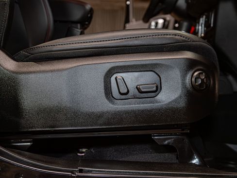 Used 2025 Jeep Wrangler Unlimited Rubicon AWD/4WD image 25