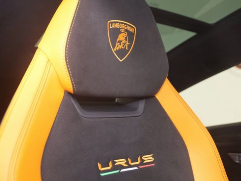 Used 2021 Lamborghini Urus image 16