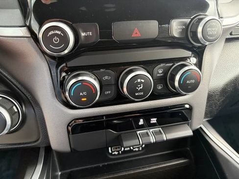 Used 2022 RAM 1500 Big Horn AWD/4WD image 23