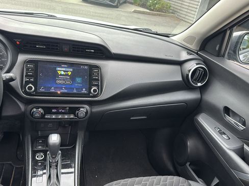 Used 2021 Nissan Kicks SV image 10