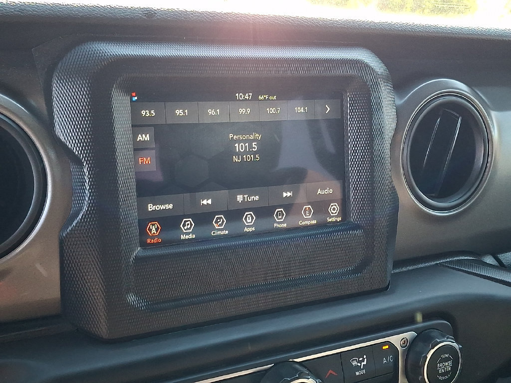 Used 2023 Jeep Wrangler Unlimited Sport AWD/4WD image 3