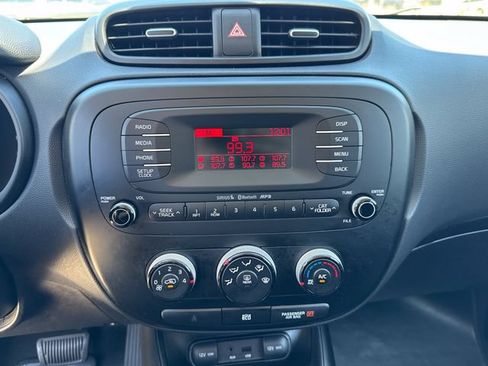 Used 2015 Kia Soul FWD image 25