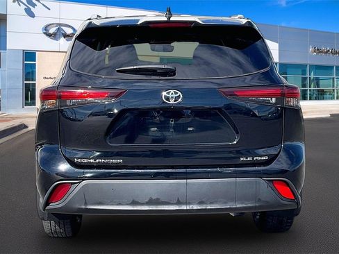 Used 2024 Toyota Highlander XLE image 4