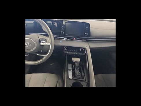 Used 2022 Hyundai Elantra SEL w/ Convenience Package FWD image 13