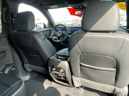 Used 2025 Buick Enclave Sport Touring w/ Power Package FWD image 29