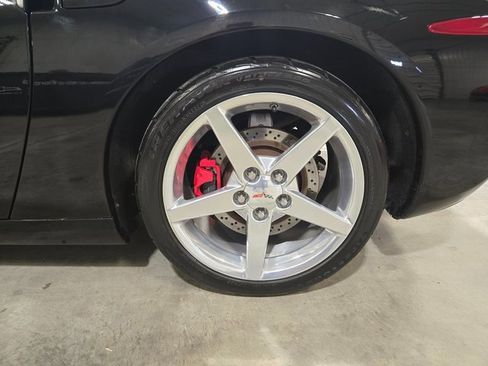 Used 2005 Chevrolet Corvette Coupe w/ Preferred Equipment Group image 31