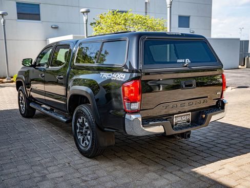 Used 2019 Toyota Tacoma TRD Off-Road AWD/4WD image 7