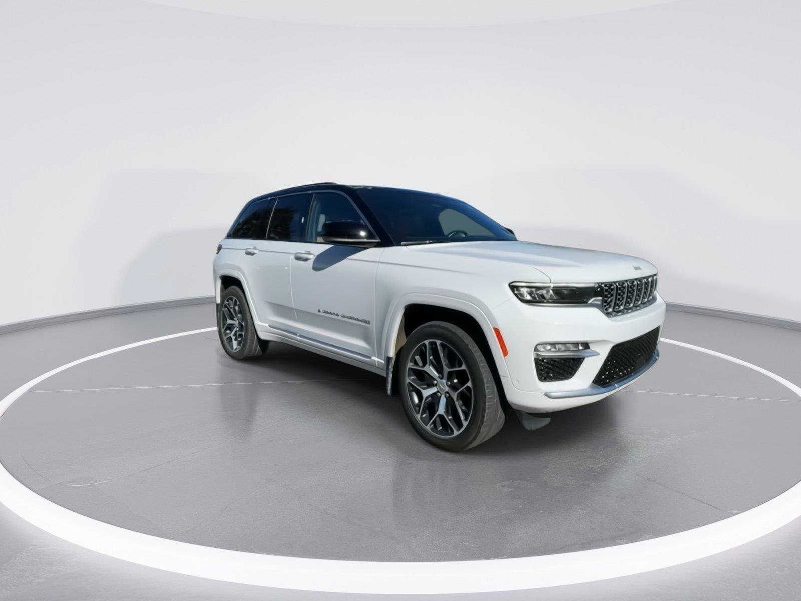 Used 2024 Jeep Grand Cherokee Summit AWD/4WD image 2