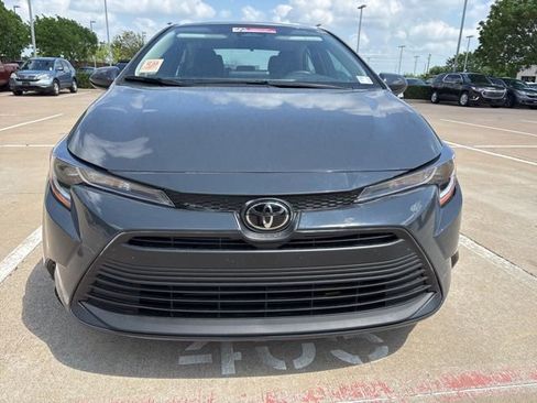 Used 2025 Toyota Corolla LE FWD image 2