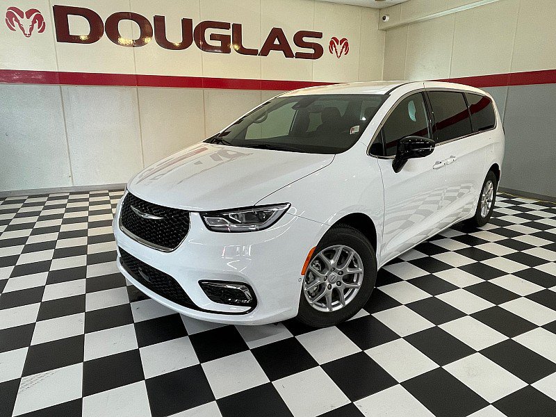 Used 2026 Chrysler Pacifica Select FWD image 1