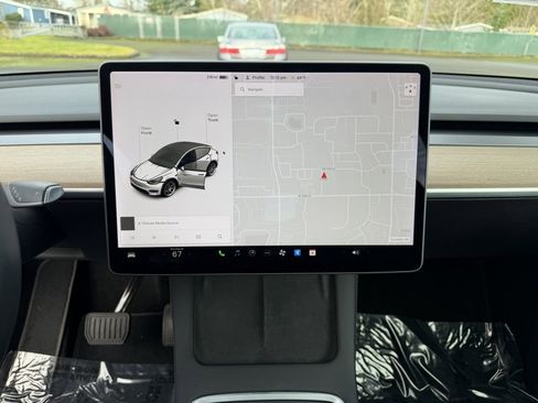 Used 2022 Tesla Model Y Long Range image 20