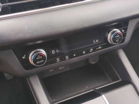 Used 2023 Mitsubishi Outlander SE FWD image 17
