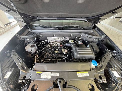 Used 2025 Volkswagen Atlas SE image 40