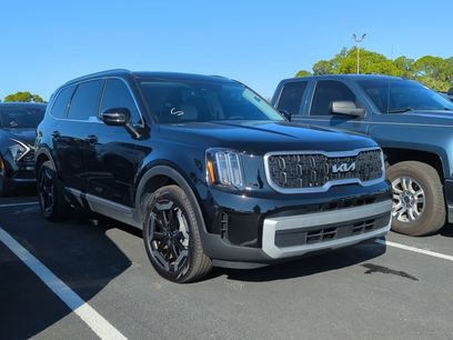 Used 2024 Kia Telluride EX w/ EX Captain's Chair Package