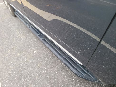 Used 2021 GMC Yukon XL Denali w/ Advanced Technology Package image 9