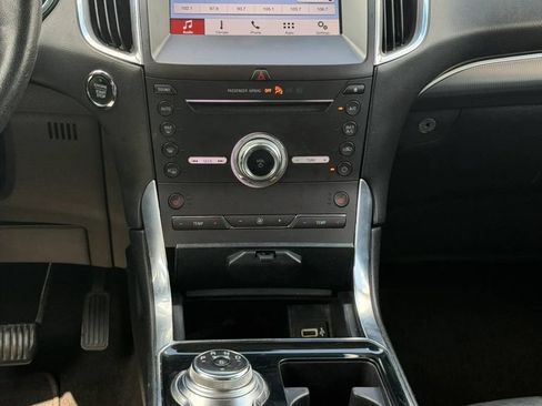 Used 2019 Ford Edge Titanium FWD image 14
