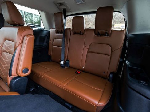 Used 2024 Nissan Pathfinder Platinum image 29