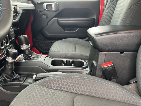 Used 2024 Jeep Wrangler Unlimited Rubicon 4xe image 16