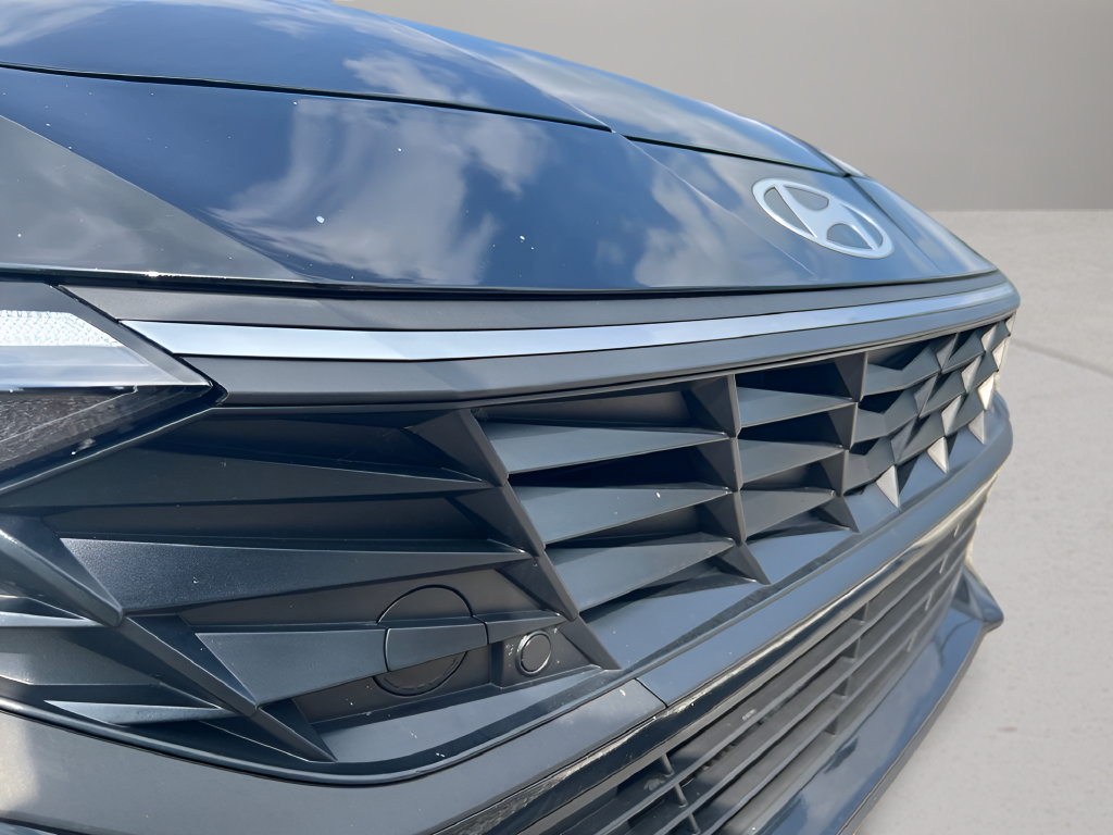 Certified 2026 Hyundai Elantra SE FWD image 30