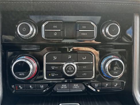 Used 2023 GMC Yukon Denali image 24