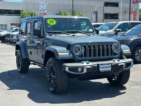 Used 2024 Jeep Wrangler Unlimited Sahara AWD/4WD image 9