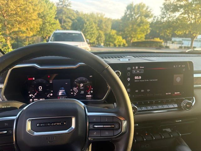 Used 2024 GMC Canyon Denali AWD/4WD image 12