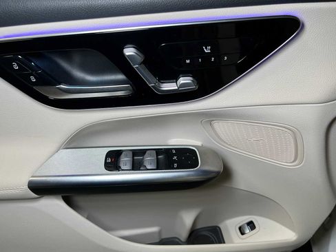 Used 2025 Mercedes-Benz GLC 300 4MATIC image 22