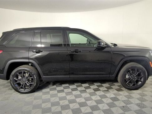 New 2025 Jeep Grand Cherokee Limited w/ Trailer Tow Package image 3