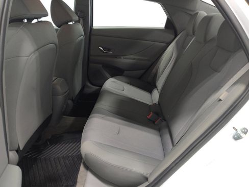 Used 2025 Hyundai Elantra SE FWD image 18