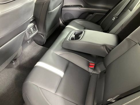 Used 2025 Toyota Camry SE image 11