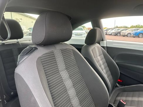 Used 2012 Volkswagen Beetle Launch Edition FWD image 29