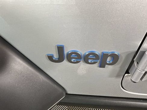 Used 2024 Jeep Wrangler Unlimited AWD/4WD image 9