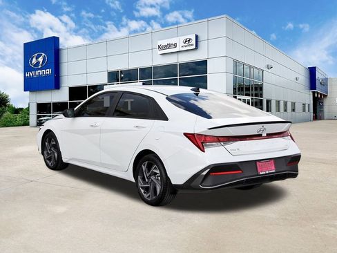 Used 2025 Hyundai Elantra SEL FWD image 7