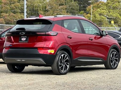 Used 2022 Chevrolet Bolt EUV Premier w/ Sun & Sound Package FWD image 5