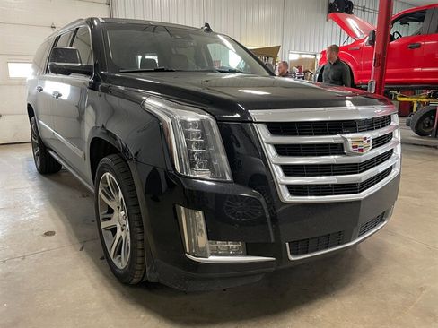 Used 2015 Cadillac Escalade ESV Premium image 4