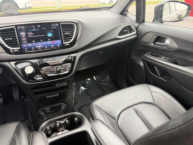 Used 2025 Chrysler Pacifica Select FWD image 33
