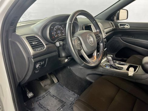 Used 2022 Jeep Grand Cherokee Laredo E image 9