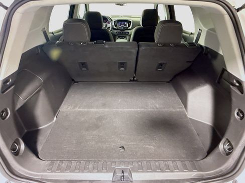 Used 2022 GMC Terrain SLE image 35