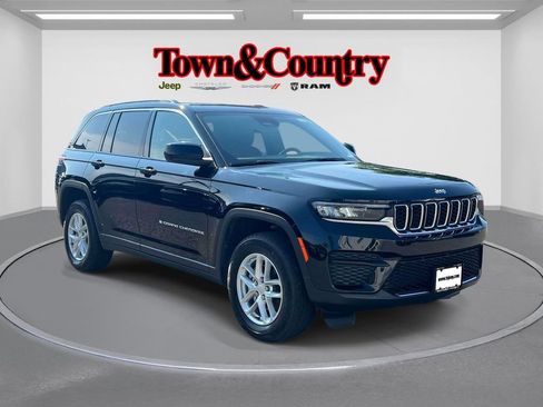 Certified 2024 Jeep Grand Cherokee Laredo X AWD/4WD image 1